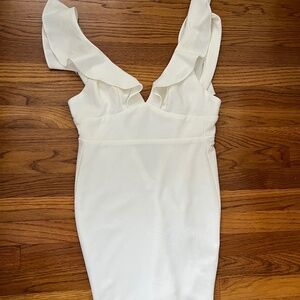 White Lulu’s sleeveless dress ruffle straps
